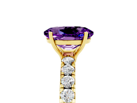 Yellow gold Oval Cut Amethyst Pavé Solitaire Engagement Ring with Four-Prong Setting_39