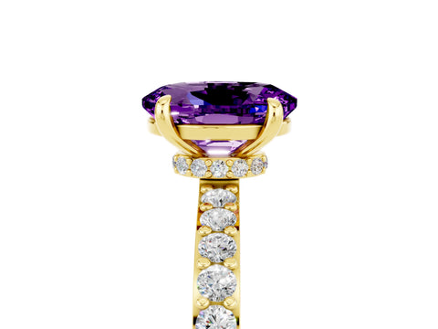 Yellow gold Oval Cut Amethyst Solitaire Engagement Ring with Pavé Band and Four-Prong Setting_5