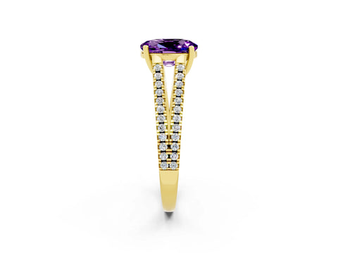 Yellow gold Oval Cut Amethyst Solitaire Engagement Ring with Split Shank Pavé Band_2