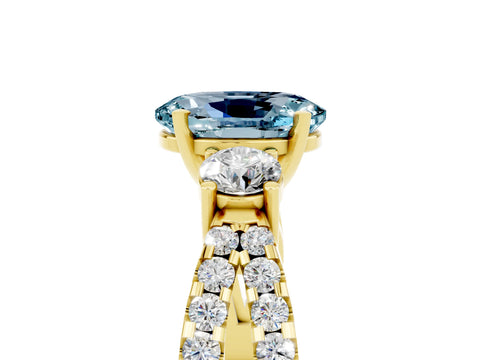 Yellow gold Oval Cut Aquamarine Three-Stone Ring with Pavé Split Shank and Four-Prong Setting_17