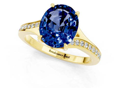 Yellow gold Oval Cut Blue Sapphire Solitaire Ring with Pavé Band and Prong Setting_1