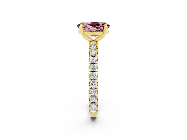 Yellow gold Oval Cut Cut Diamond Pavé Band with Four-Prong Setting