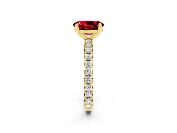 Yellow gold Oval Cut Cut Diamond Pavé Band with Four-Prong Setting