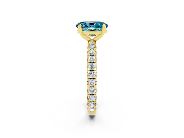 Yellow gold Oval Cut Cut Diamond Pavé Band with Four-Prong Setting