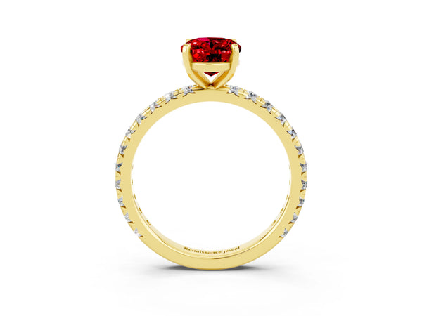 Yellow gold Oval Cut Cut Diamond Pavé Band with Four-Prong Setting