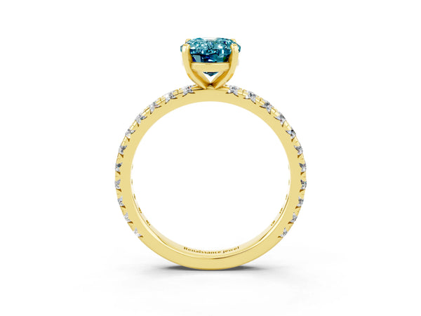 Yellow gold Oval Cut Cut Diamond Pavé Band with Four-Prong Setting