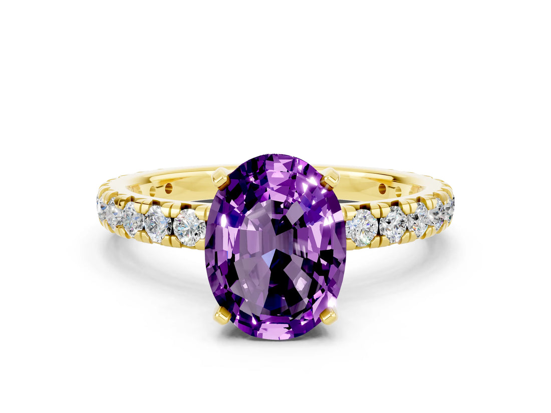 Yellow gold Oval Cut Cut Diamond Pavé Band with Four-Prong Setting