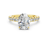 Yellow gold Oval Cut Cut Diamond Pavé Band with Four-Prong Setting