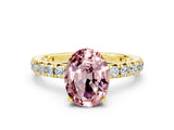 Yellow gold Oval Cut Cut Diamond Pavé Band with Four-Prong Setting