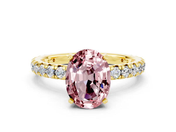 Yellow gold Oval Cut Cut Diamond Pavé Band with Four-Prong Setting