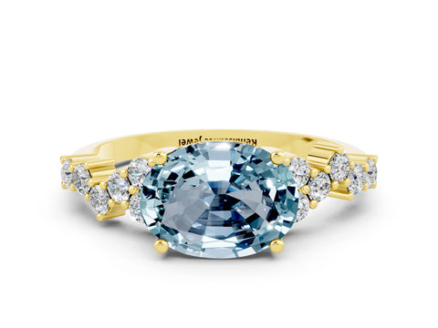 Yellow gold Oval Cut Diamond Cluster Pavé Band with Four-Prong Setting