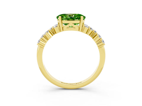 Yellow gold Oval Cut Diamond Cluster Pavé Band with Four-Prong Setting_3