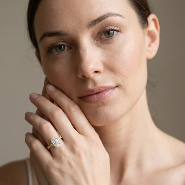 Yellow gold Oval Cut Diamond Pavé Band Solitaire Ring with Prong Setting
