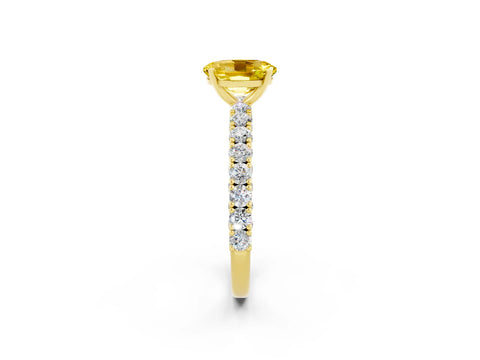 Yellow gold Oval Cut Diamond Pavé Band Solitaire Ring with Prong Setting_2
