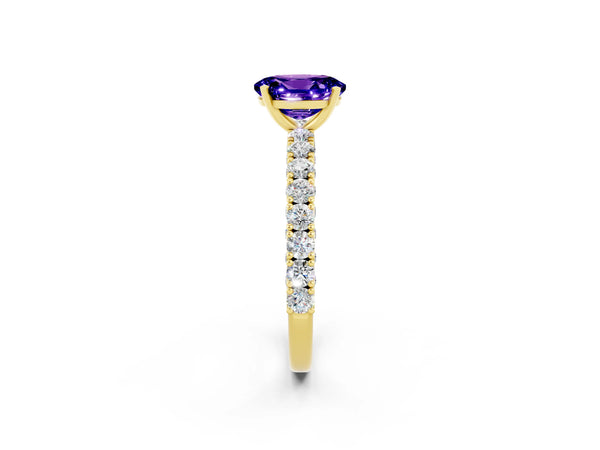 Yellow gold Oval Cut Diamond Pavé Band Solitaire Ring with Prong Setting