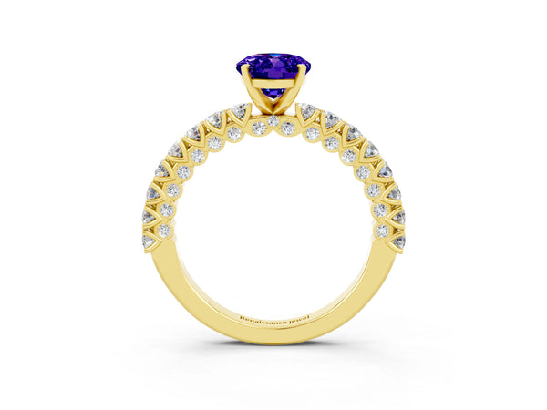 Yellow gold Oval Cut Diamond Pavé Band Solitaire Ring with Prong Setting