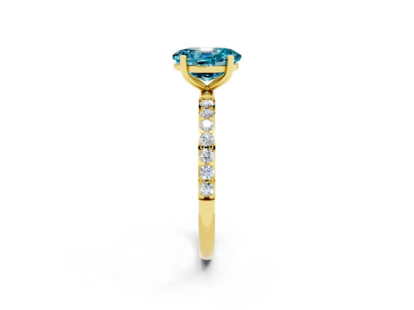 Yellow gold Oval Cut Diamond Pavé Band with Six-Prong Setting