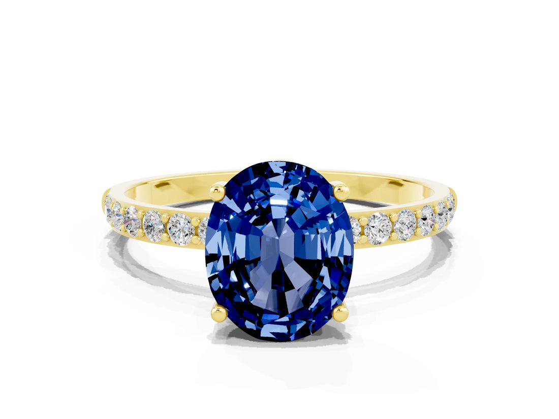 Yellow gold Oval Cut Diamond Pavé Band with Six-Prong Setting