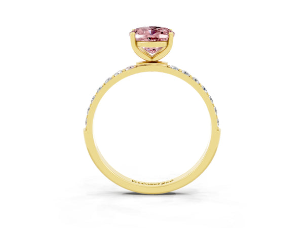 Yellow gold Oval Cut Diamond Pavé Band with Six-Prong Setting