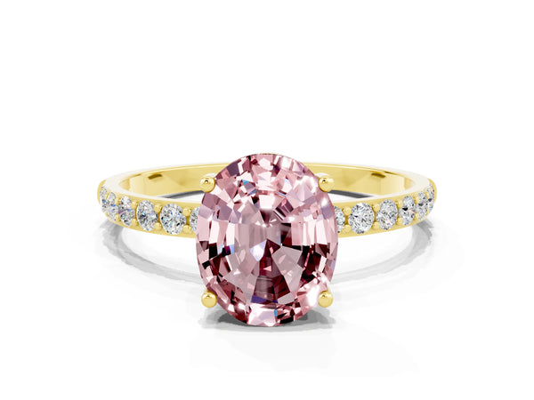 Yellow gold Oval Cut Diamond Pavé Band with Six-Prong Setting