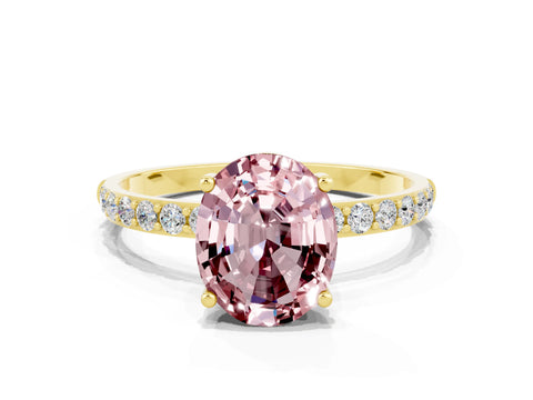 Yellow gold Oval Cut Diamond Pavé Band with Six-Prong Setting
