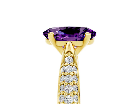 Yellow gold Oval Cut Diamond Solitaire Engagement Ring with Pavé Band and Four-Prong Setting_5