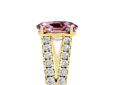 Yellow gold Oval Cut Morganite Split Shank Pavé Engagement Ring with Four-Prong Setting_38