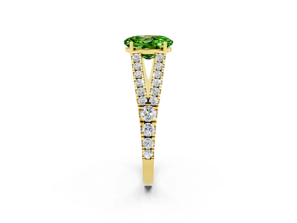 Yellow gold Oval Cut Peridot Split Shank Pavé Engagement Ring with Four-Prong Setting