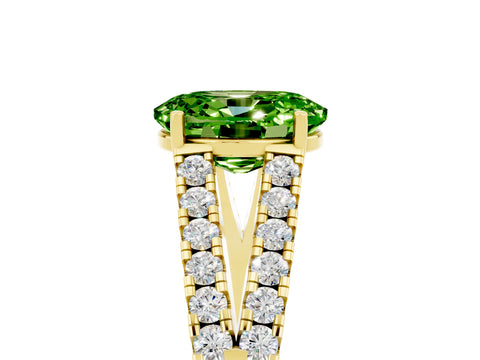 Yellow gold Oval Cut Peridot Split Shank Pavé Engagement Ring with Four-Prong Setting_40