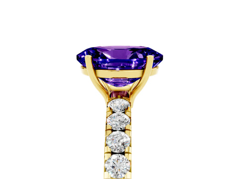 Yellow gold Oval Cut Tanzanite Pavé Solitaire Engagement Ring with Four-Prong Setting_17