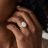 Yellow gold Oval Halo Diamond Ring with Solitaire Band and Prong Setting_32