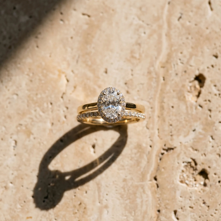 Yellow gold Oval Halo Diamond Ring with Solitaire Band and Prong Setting