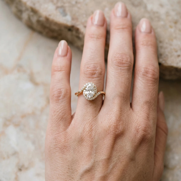 Yellow gold Oval Halo Twist Band with Four-Prong Setting