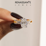 Yellow gold Oval Three-Stone Diamond Ring with Pavé Split Shank and Four-Prong Setting_133