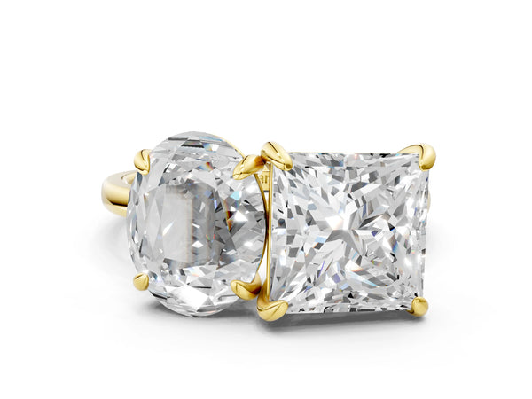 Yellow gold Oval and Princess Toi Moi Ring with Prong Setting and Plain Band