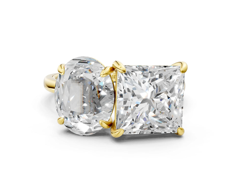 Yellow gold Oval and Princess Toi Moi Ring with Prong Setting and Plain Band