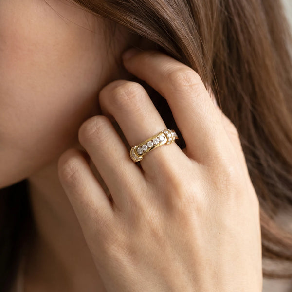 Yellow gold Pavé Round Diamond Link Band with Bezel Setting