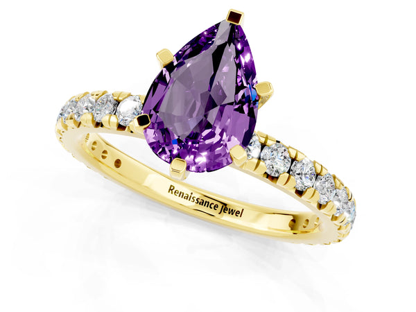 Yellow gold Pear Cut Amethyst Pavé Solitaire Ring with Round Band and Prong Setting