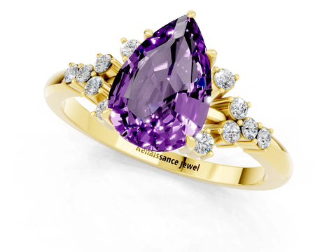 Yellow gold Pear Cut Amethyst Ring with Side Stones and Four-Prong Setting_37
