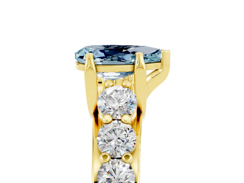 Yellow gold Pear Cut Aquamarine Engagement Ring with Pavé Band and Four-Prong Setting_5