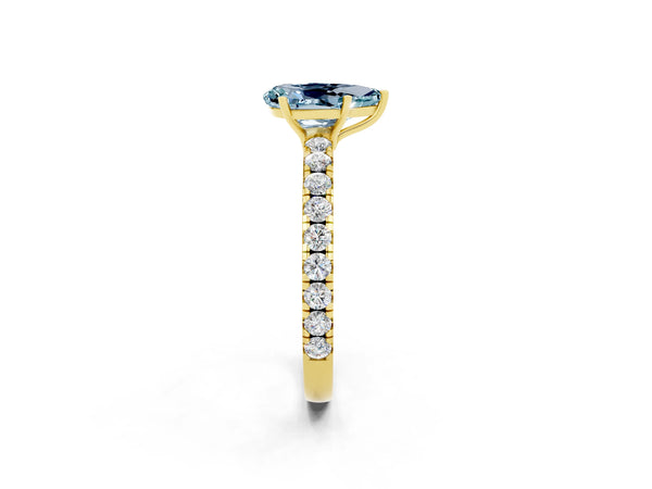Yellow gold Pear Cut Aquamarine Pavé Solitaire Engagement Ring with Four-Prong Setting