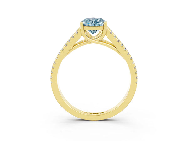 Yellow gold Pear Cut Aquamarine Solitaire Engagement Ring with Split Shank Pavé Band