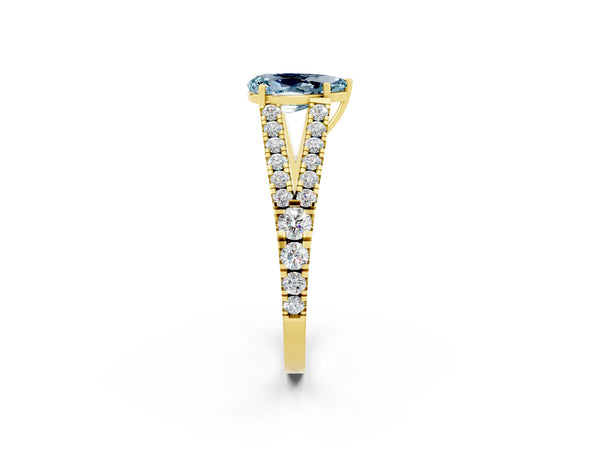 Yellow gold Pear Cut Aquamarine Split Shank Pavé Engagement Ring with Four-Prong Setting