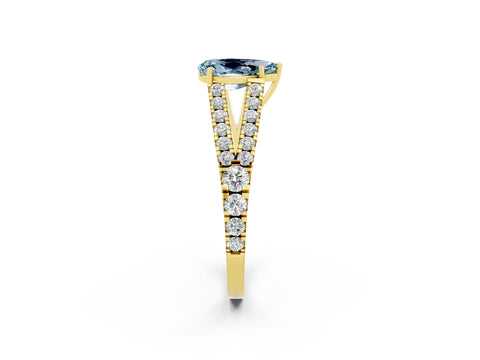 Yellow gold Pear Cut Aquamarine Split Shank Pavé Engagement Ring with Four-Prong Setting_14