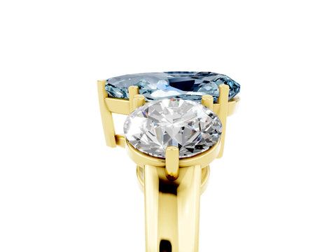 Yellow gold Pear Cut Aquamarine Three-Stone Ring with Prong Setting and Classic Band_5