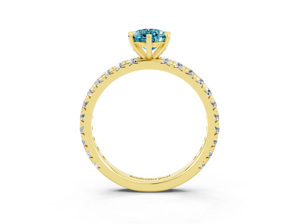 Yellow gold Pear Cut Cut Diamond Pavé Band with Four-Prong Setting