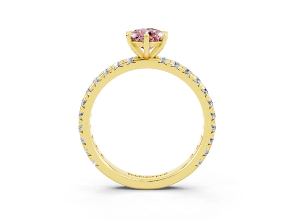 Yellow gold Pear Cut Cut Diamond Pavé Band with Four-Prong Setting