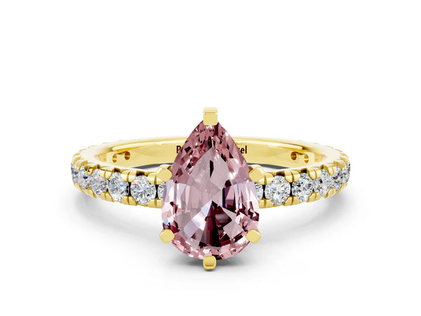 Yellow gold Pear Cut Cut Diamond Pavé Band with Four-Prong Setting