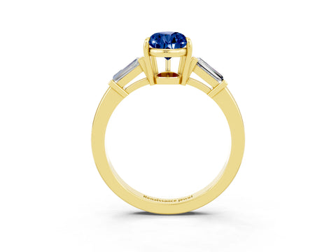 Yellow gold Pear Cut Cut Diamond Ring with Tapered Baguette Side Stones in Four-Prong Setting_3
