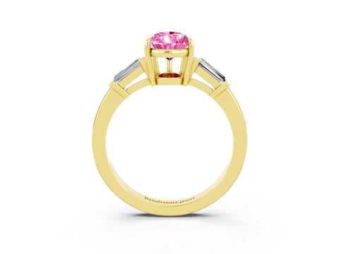 Yellow gold Pear Cut Cut Diamond Ring with Tapered Baguette Side Stones in Four-Prong Setting_3